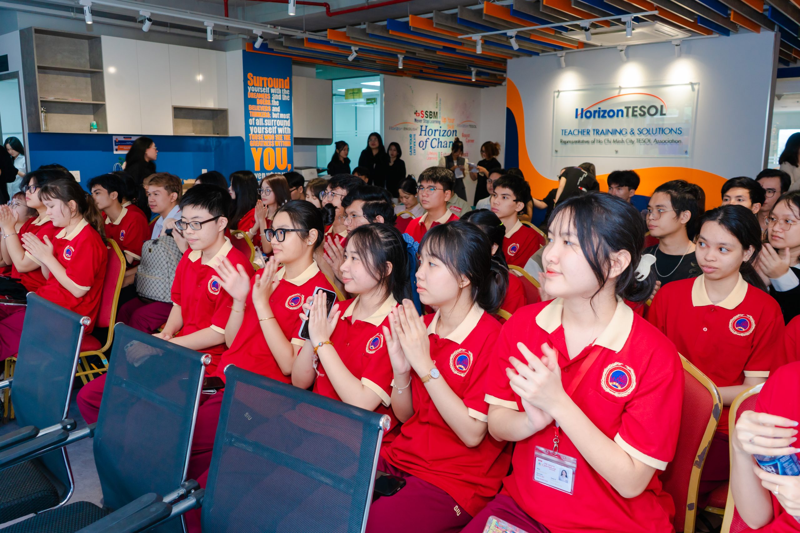 Sự tham gia nhiệt tình của hơn 70 sinh viên SIU