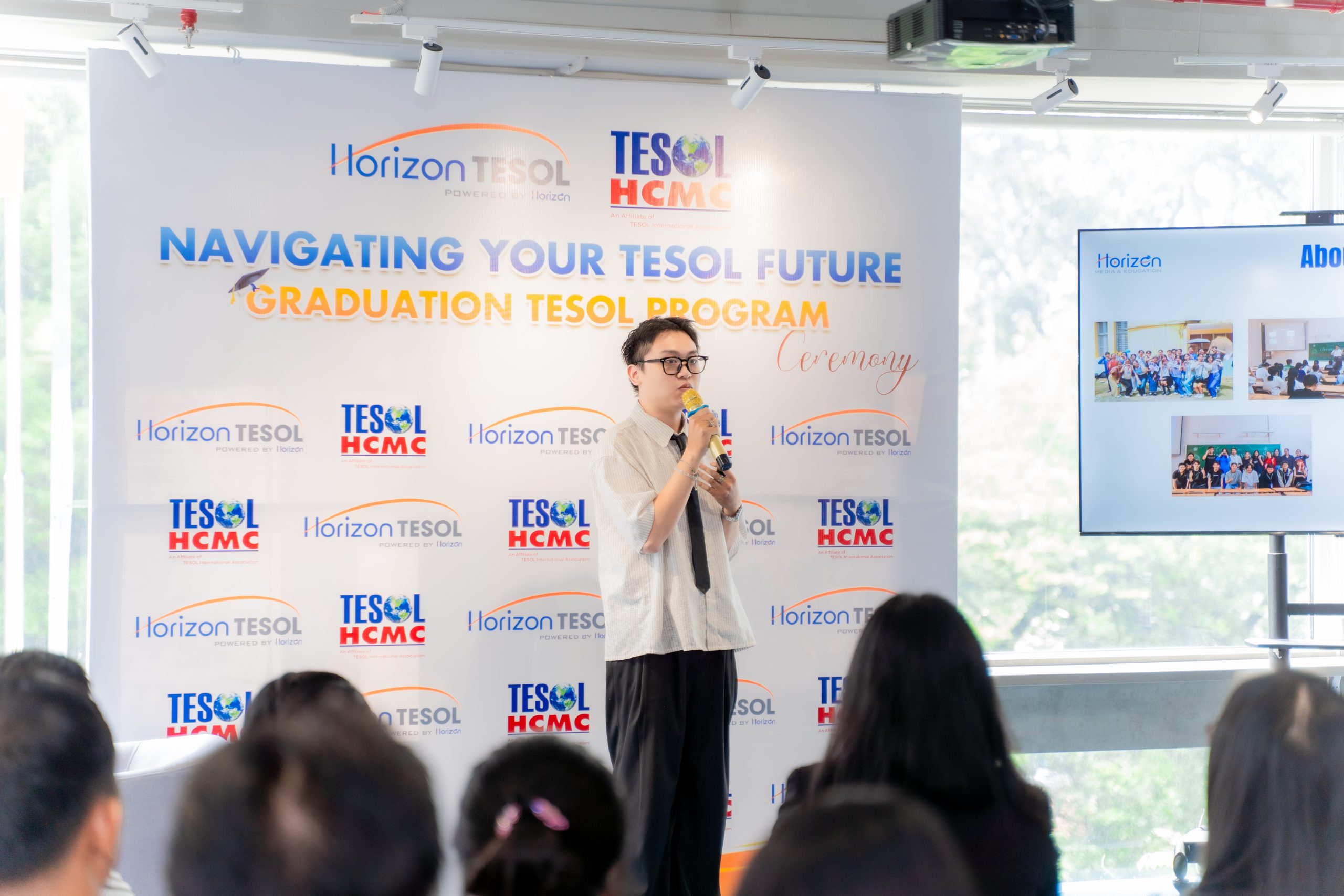 Lắng nghe câu chuyện từ giáo viên tiếng Anh trẻ