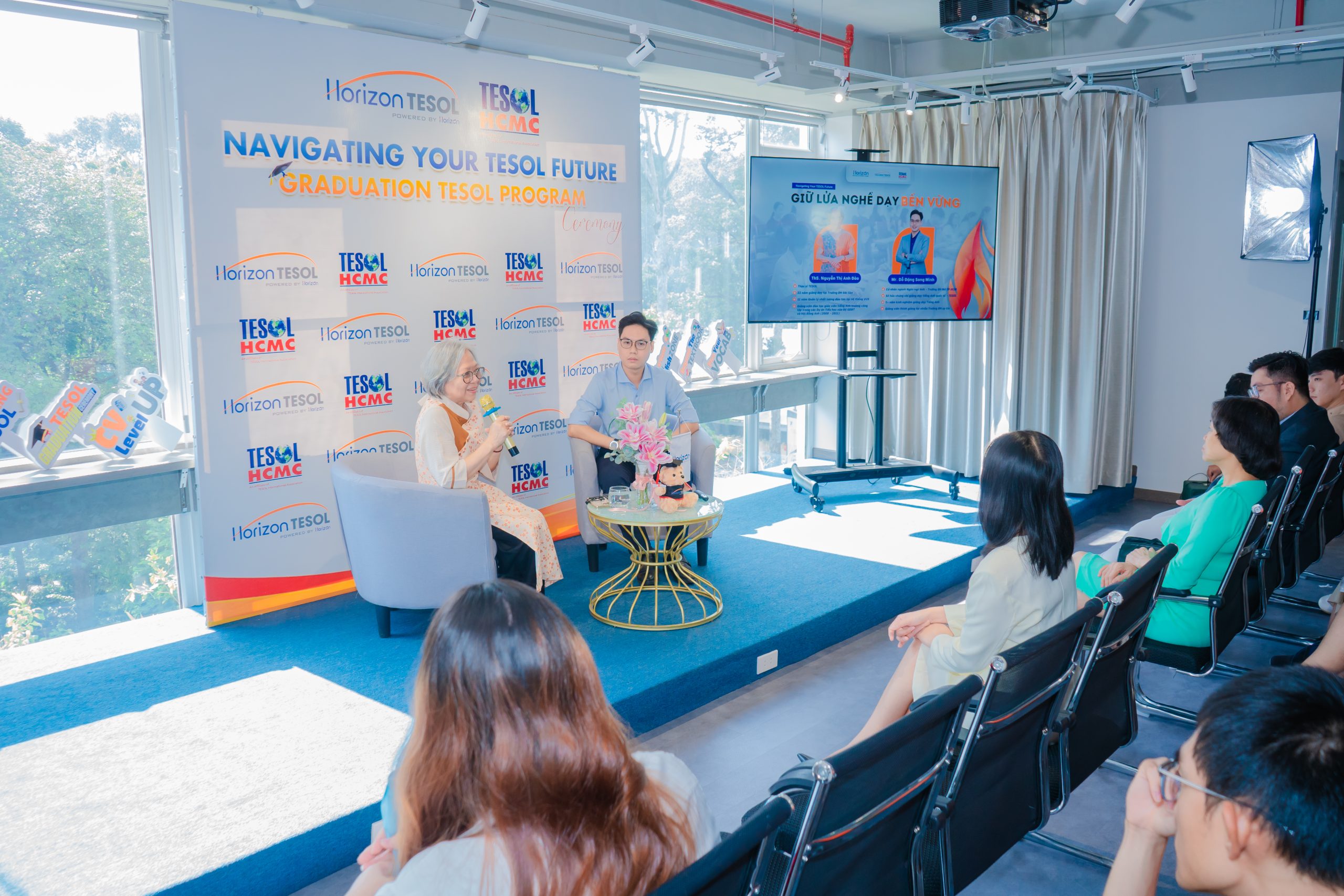 Những chia sẻ truyền cảm hứng của 2 diễn giả đã chạm đến trái tim của nhiều giáo viên tiếng Anh