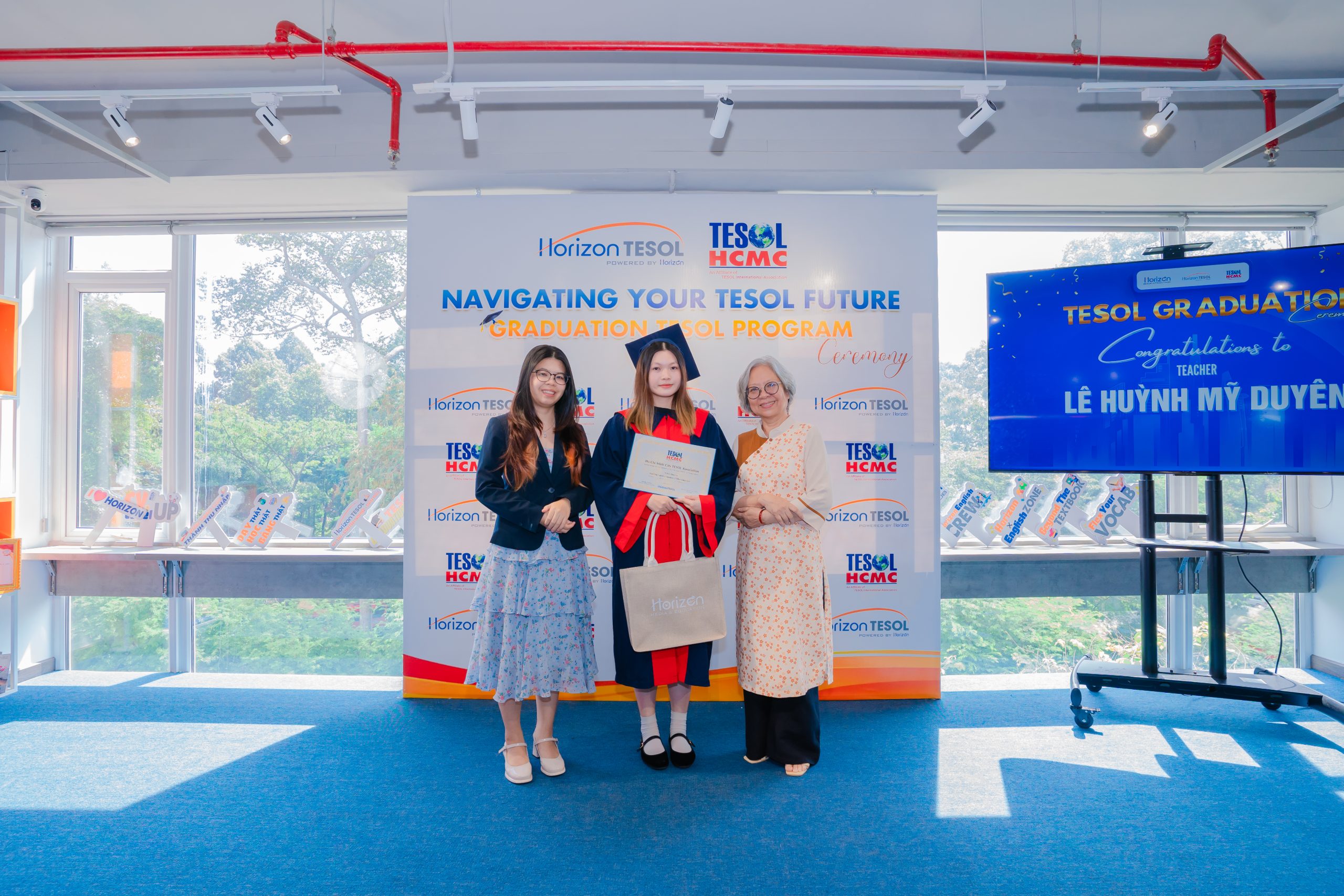 Học viên Lê Huỳnh Mỹ Duyên - Intake 184 tại Lễ trao bằng TESOL