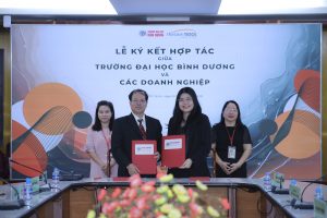 Đại diện Horizon TESOL - Thạc sĩ Nguyễn Hồ Ngọc Anh - Phó Trưởng Phòng Học thuật tại Horizon trong buổi lễ ký kết