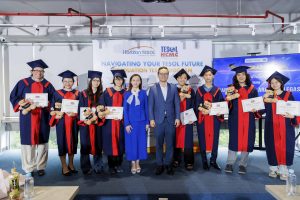 04_hoc-vien-nhan-chung-chi-tai-le-tot-nghiep-tesol-tai-horizon-tesol